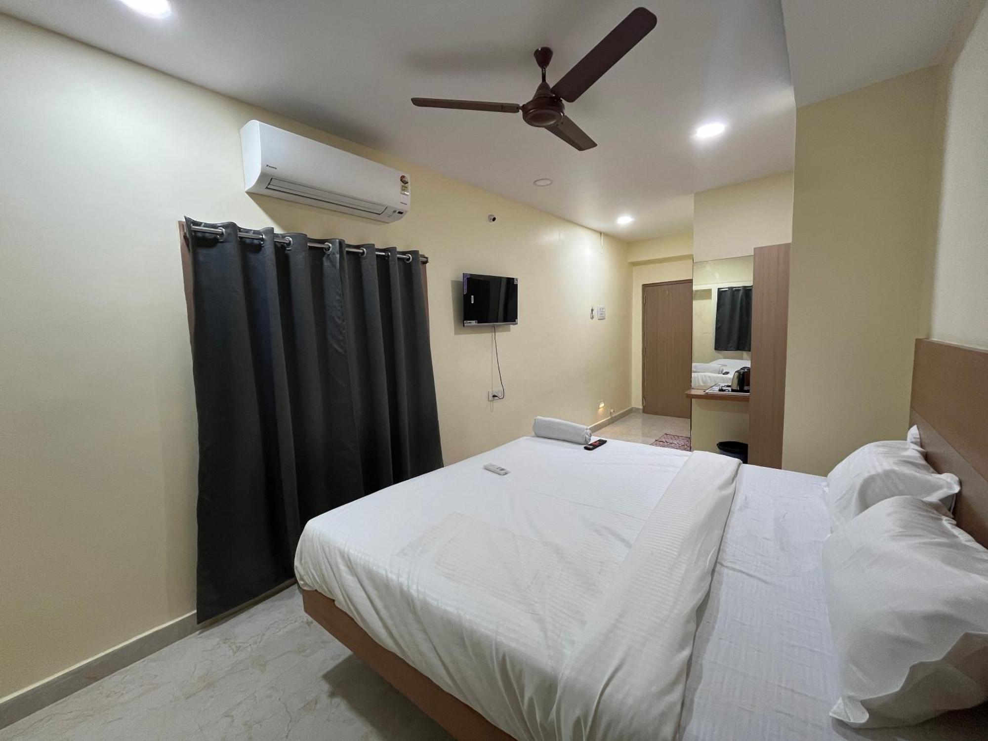 Hotel Elite Swagath Grand Hyderabad Exterior photo
